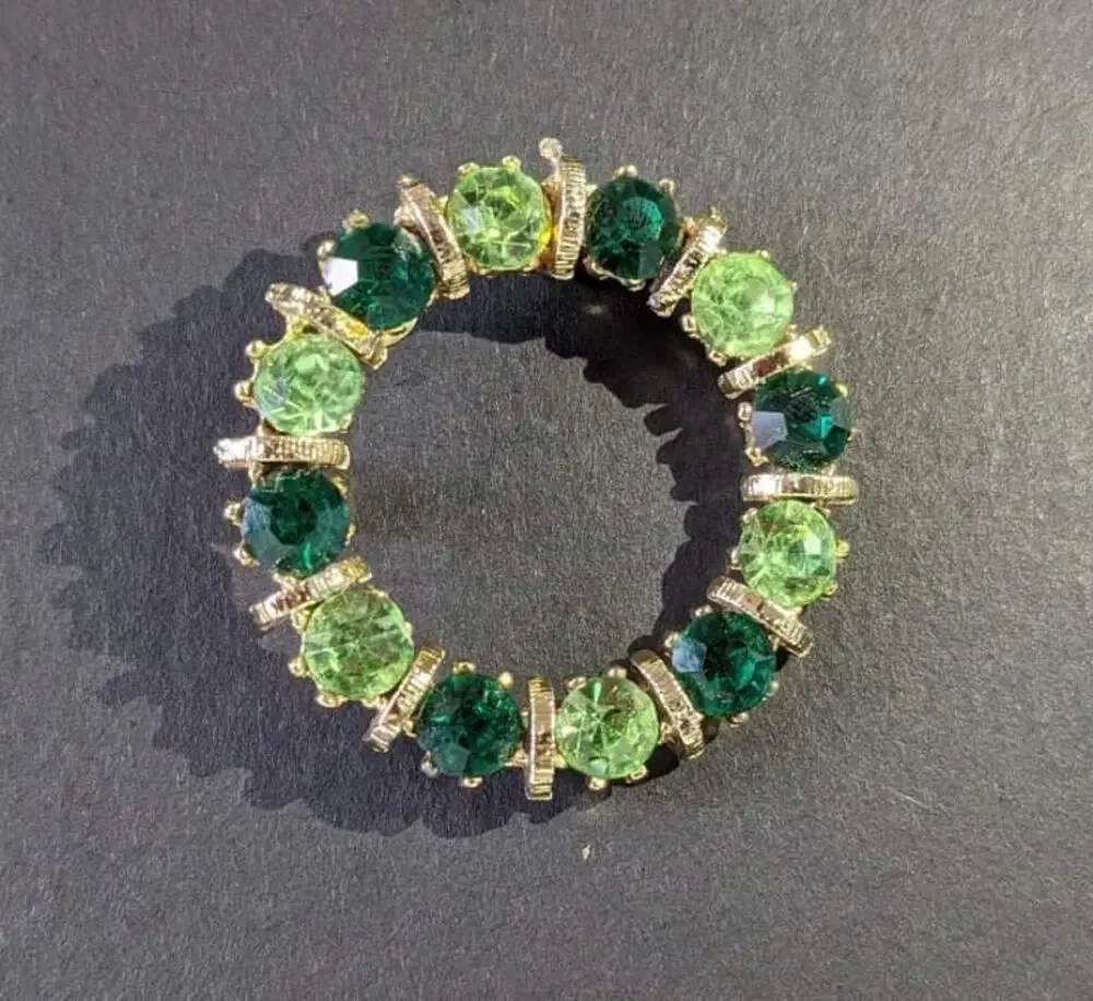 Vintage Dual Tone Green Rhinestone Goldtone Wreath Brooch Pin Emerald color